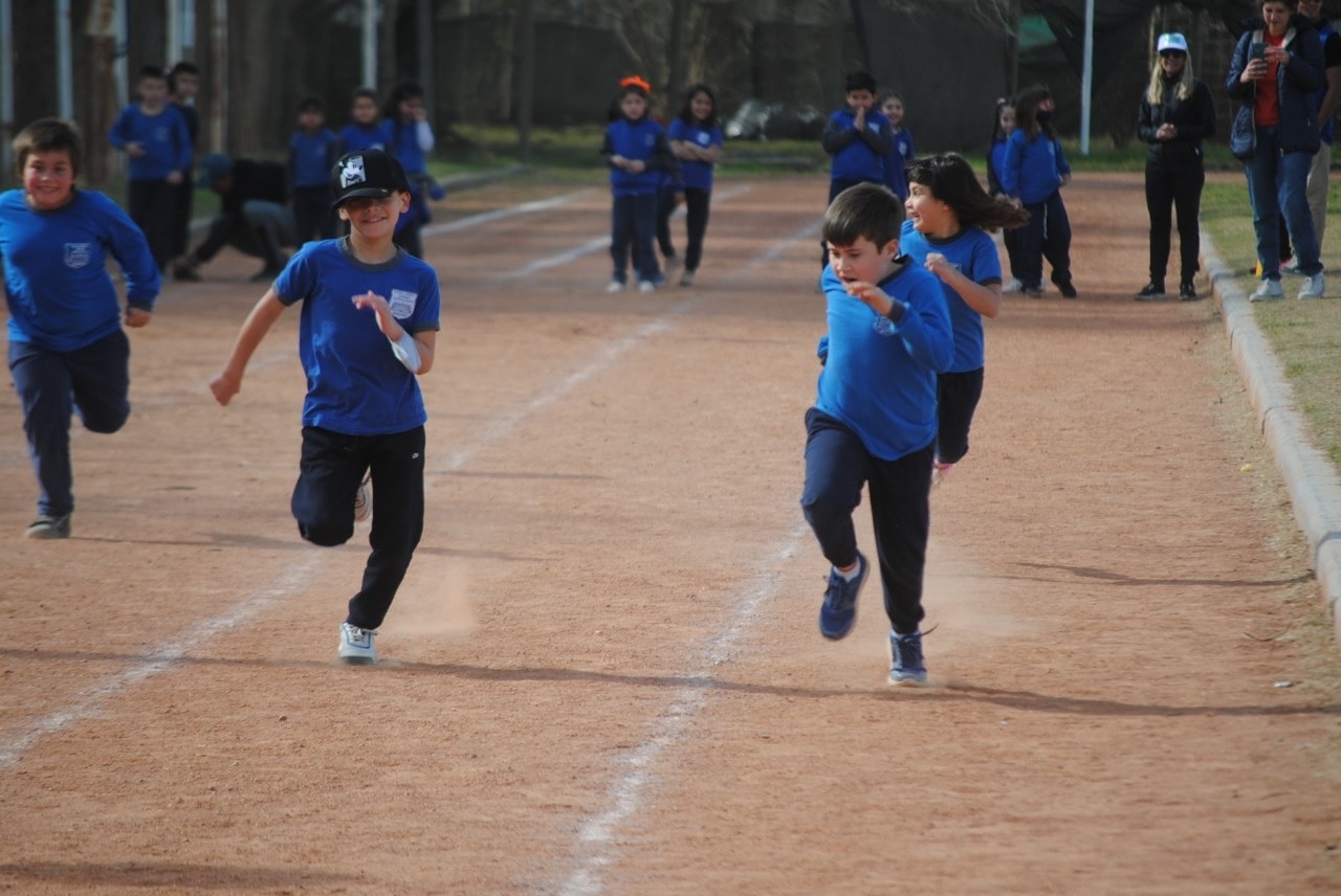 Semana De Jugando Al Mini Atletismo En El Polideportivo Municipal