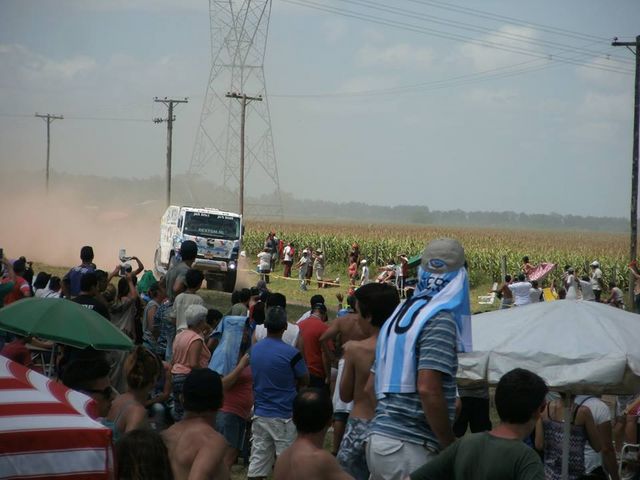 La verdadera fiesta del Dakar estuvo en la carretera