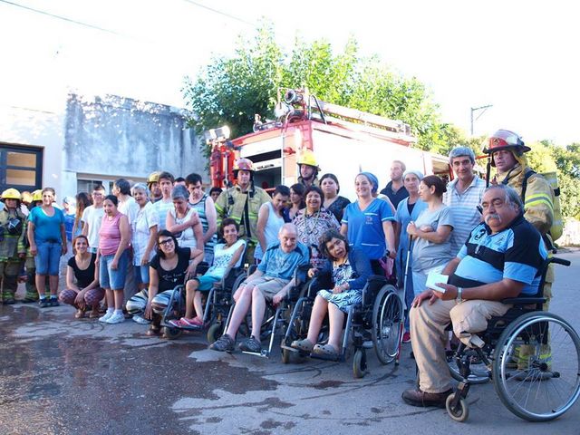 Simulacro de incendio y evacuación en C.A.DIS hogar y centro de día.