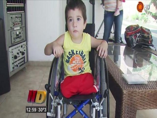 Córdoba: motochorros le robaron las prótesis a un nene de tres años