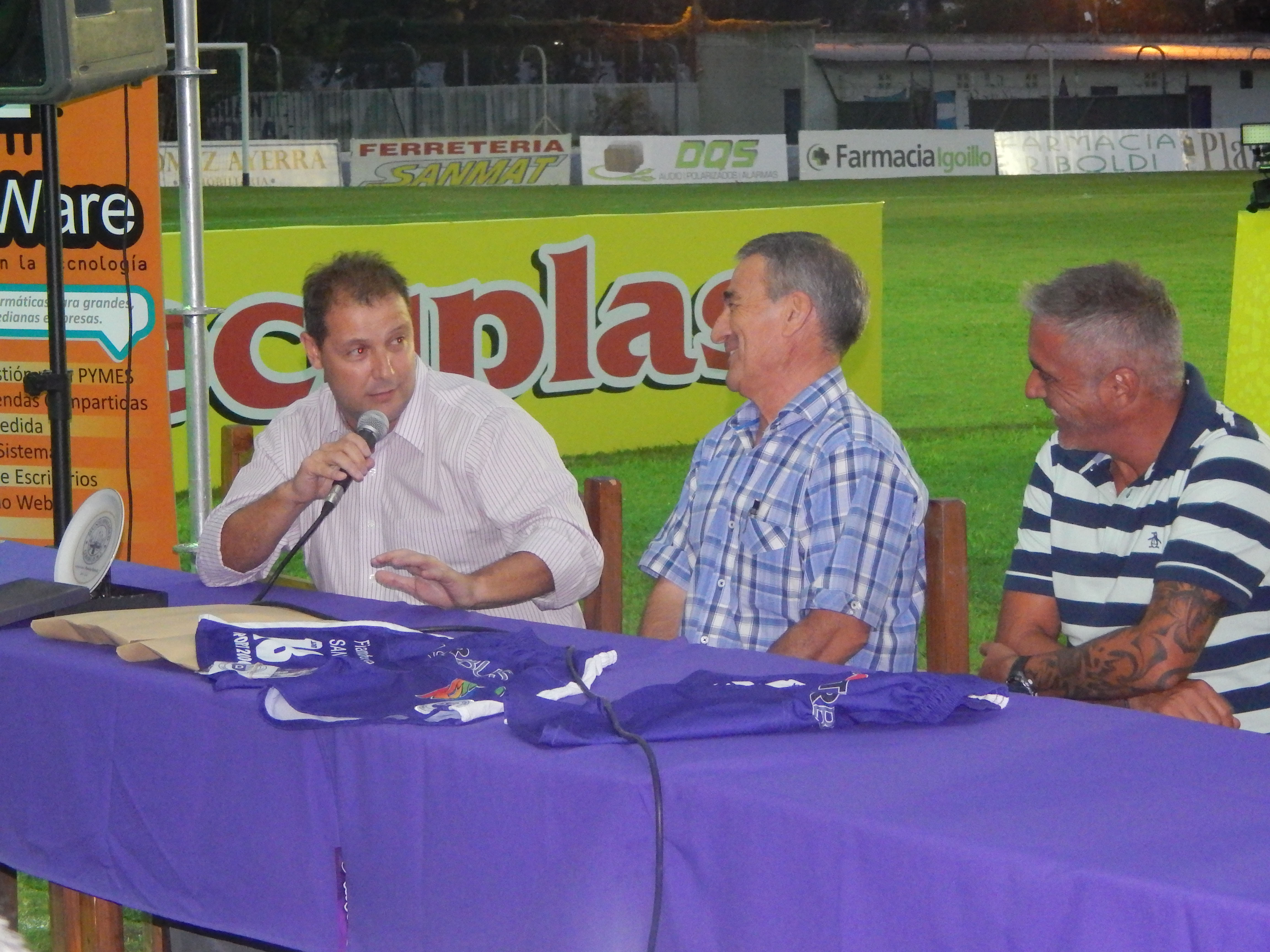 Villa Dálmine presentó su nueva camiseta junto a sus sponsors
