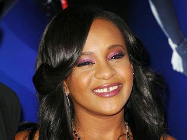 Tras 12 días en coma, la hija de Whitney Houston abrió los ojos
