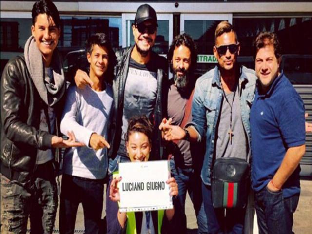 En plena crisis, Tinelli viajó a Madrid con su hijo y el Tirri