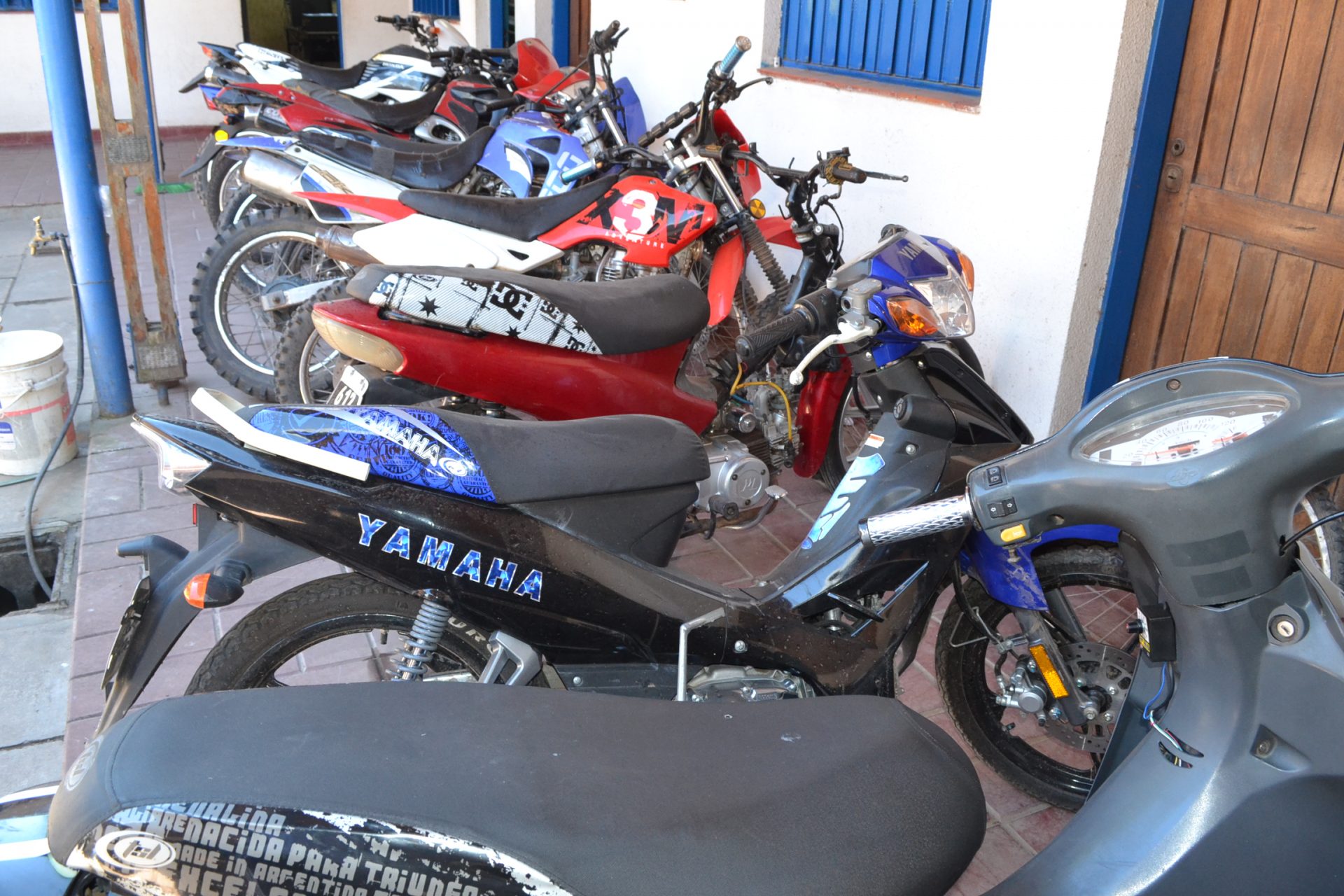 Secuestran doce motos