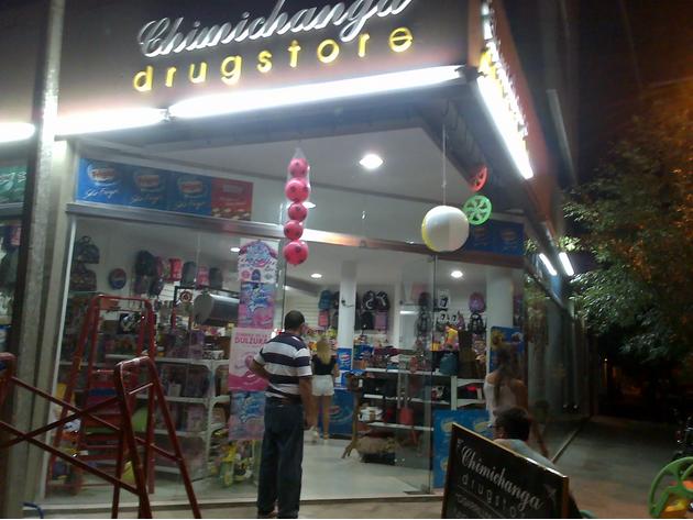 San Pedro: Asalto a mano armada en un Drugstore
