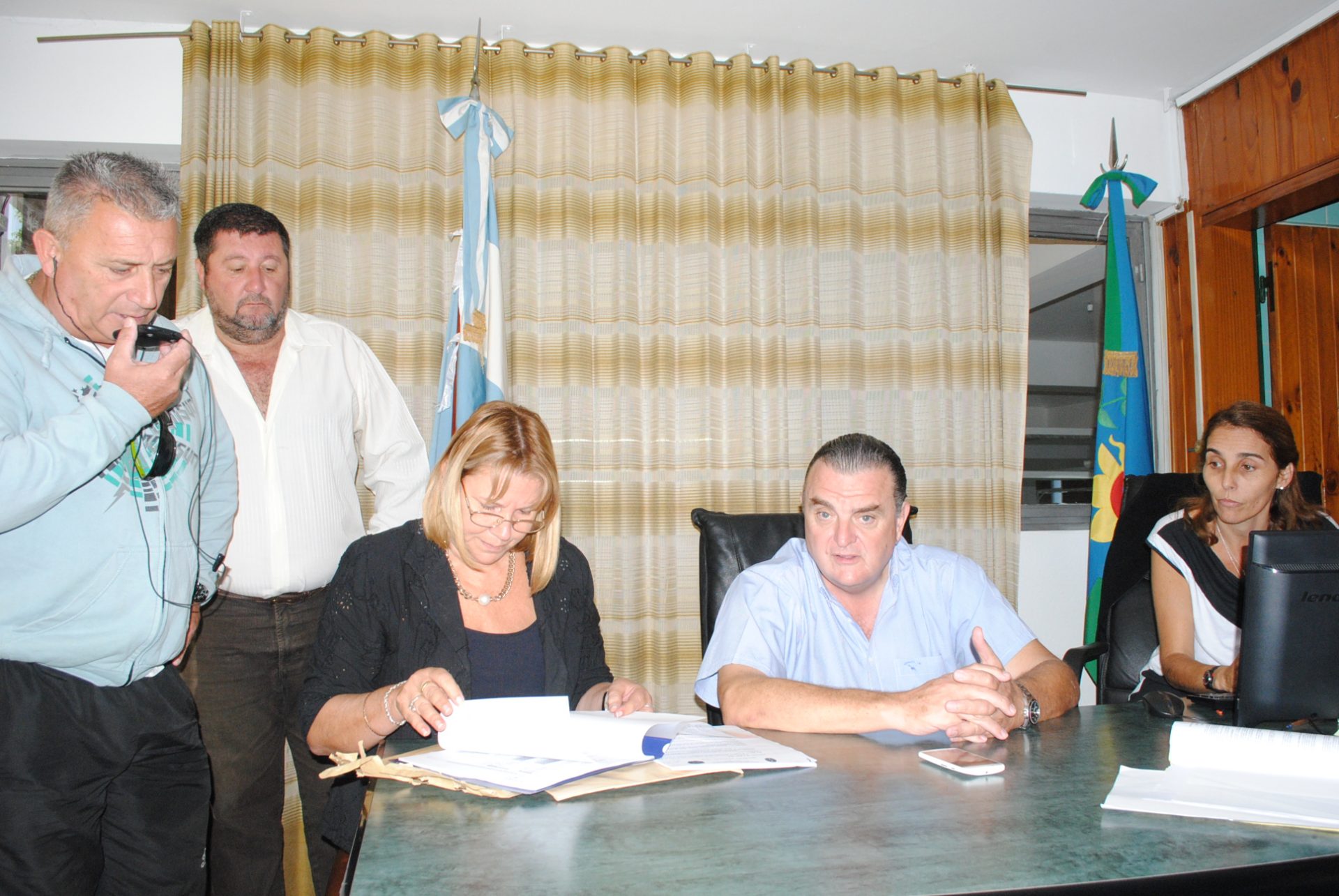 Apertura de sobres de licitaciones para diferentes obras publicas