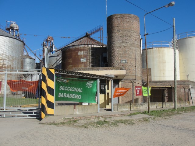 Los aceiteros continúan de Paro