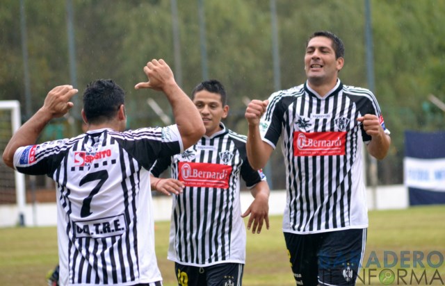 Futbol. Ganaron Atlético y La Esperanza