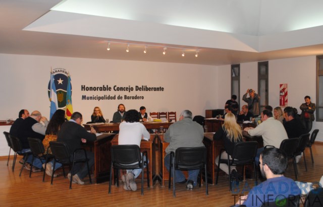 Aprobaron un 20% de aumento de tasas y la reducción de 7 millones en el presupuesto 2015