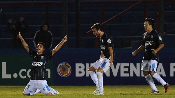 Racing consiguió un valioso empate en Montevideo