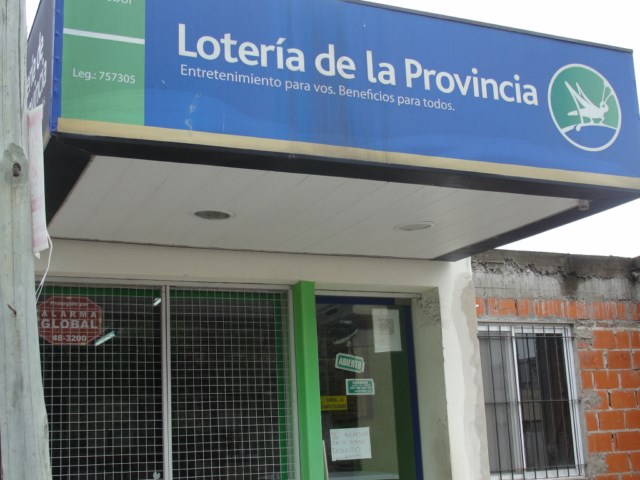Roban otra Agencia de Loterías y atrapan a uno de los ladrones