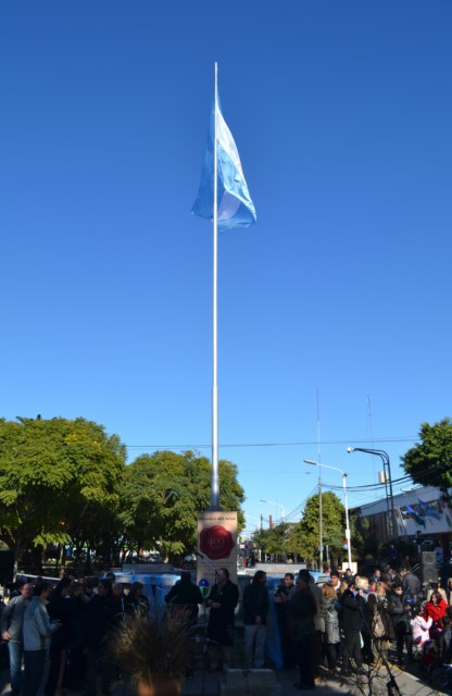 Se realizó el acto Día de la Bandera