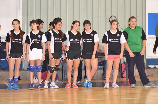 Handball. Las chicas jugaron en San Nicolás