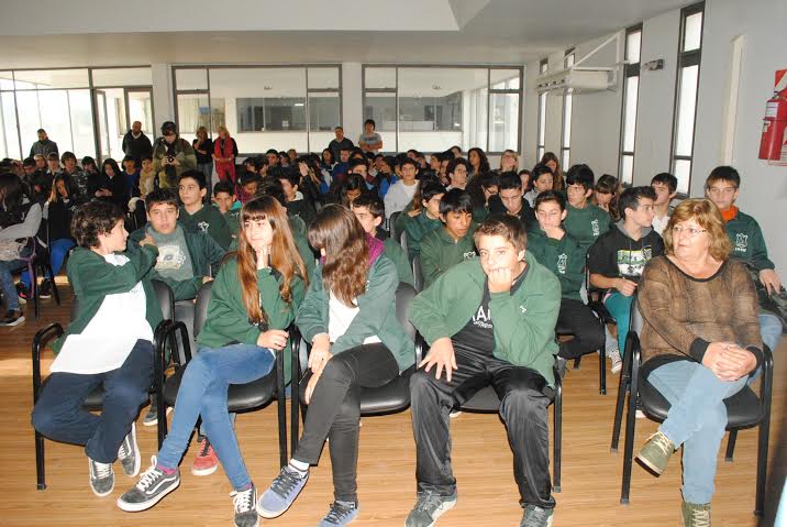 Acto por el Día de la Educación Vial con presencia de alumnos