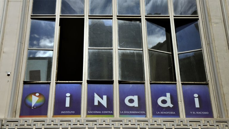 Avanza el proyecto oficialista que censura los comentarios en webs