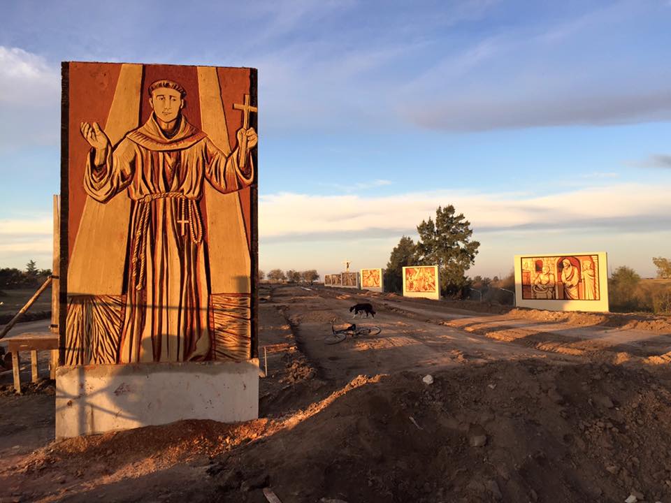 Santiago Apóstol, Fray Luis de Bolaños y Francisco en el Paseo del Cristo