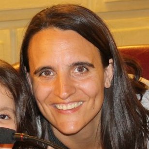 «A la novela la escribí integra en el teléfono»