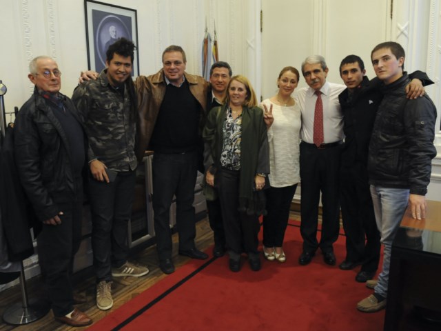 Elmer y su gente junto a Aníbal Fernández