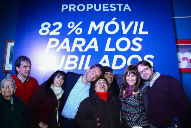 En La Boca, Massa presentó su propuesta del 82% móvil para los jubilados