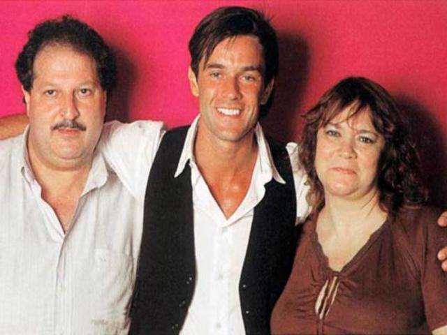 El padre de Mariano Martínez recuperó la libertad y lo fue a ver al teatro