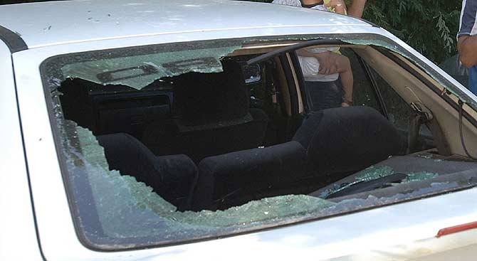 Rompen los vidrios de tres autos