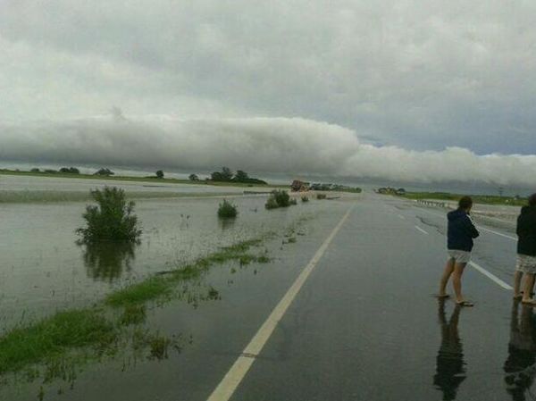 Ruta 9 y 41 totalmente cortadas por el hundimiento del asfalto sobre los puentes del Río Areco