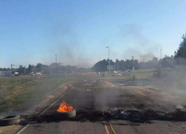 Vecinos de Río Tala cortan la Ruta Provincial 1001