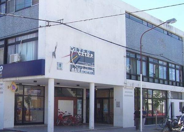Ciclo de economía y finanzas en el Centro Regional Universitario de Baradero