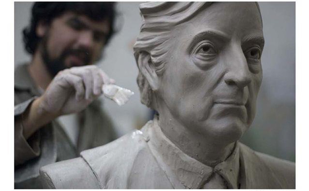 Sanzio y SMATA proponen colocar un Busto de Kirchner en Plaza Mitre