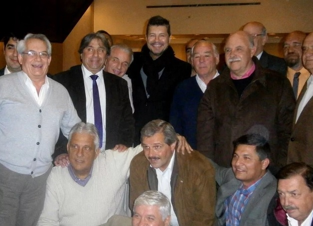 Pum para arriba: Tinelli le abre las puertas al fútbol del interior