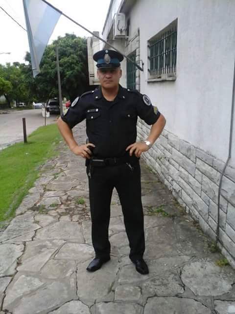 Policía y Bombero Voluntario (Por Damian Aeschbacher)