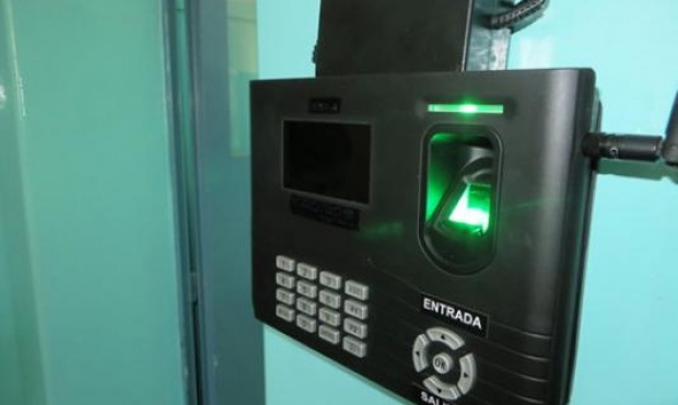 Los docentes cordobeses son controlados en el horario de ingreso con registro biométrico