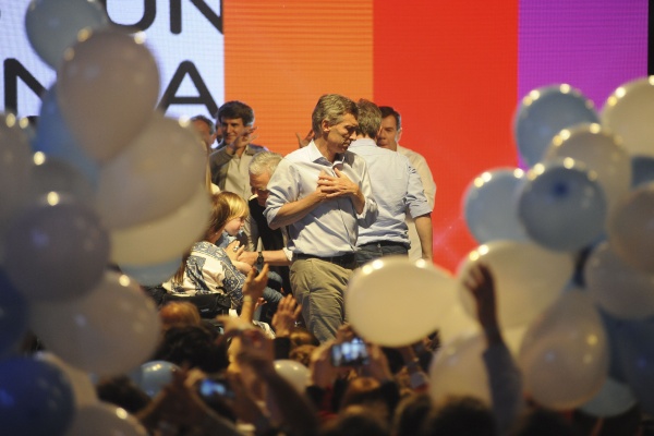 Intendencias: Cambiemos 64, FpV 58, UNA 10