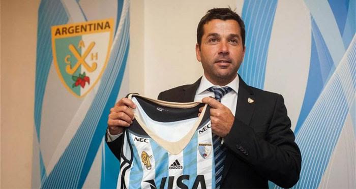 Santiago Capurro dejó de ser el técnico de Las Leonas
