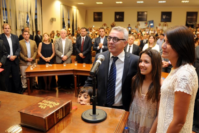 Julio Zamora asumió como intendente de Tigre y llamó a construir “ciudades para la gente”