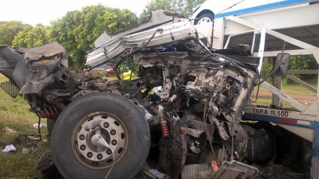 Accidente entre dos camiones del el Km 143 de Ruta 9. Un herido