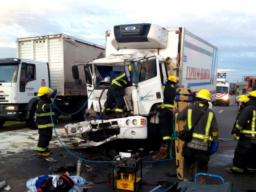 Choque de camiones sobre el kilómetro 176 de la Ruta 9