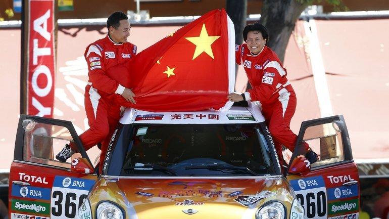 Tras rozar la tragedia, la polémica: ¿cualquiera puede competir en el Rally Dakar?