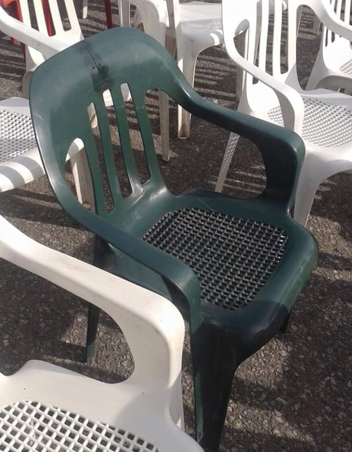 «Estamos buscando las 249 hermanitas perdidas de esta silla verde»