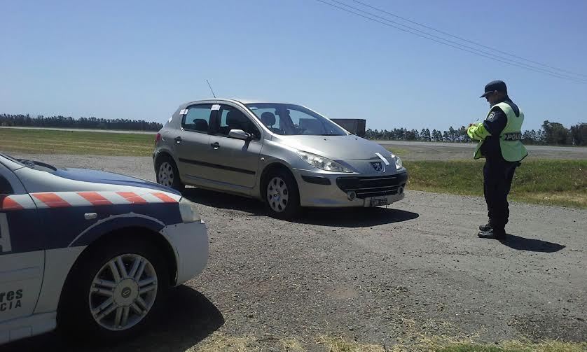 Viajaban alcoholizados por Ruta Nº 9 y los detuvo la Vial de Alsina