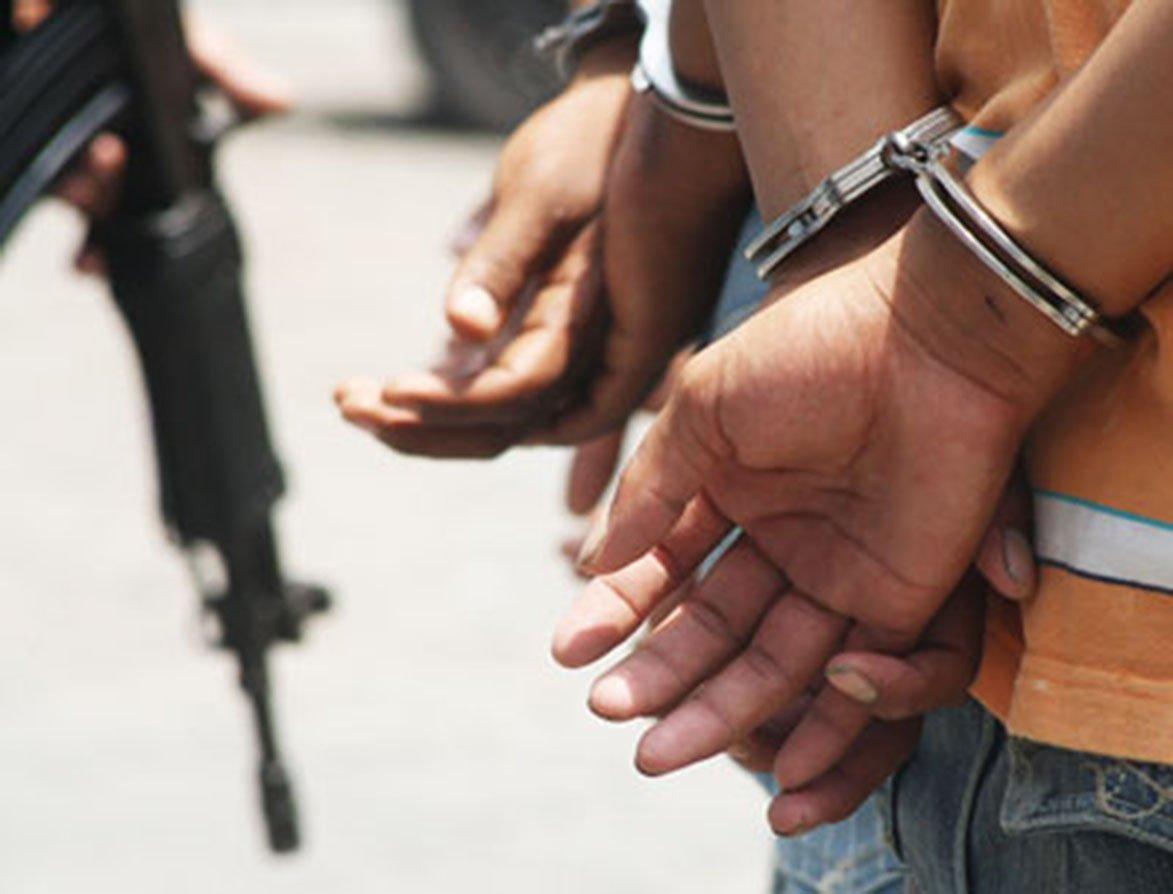 Tres detenidos por tenencia y venta de drogas
