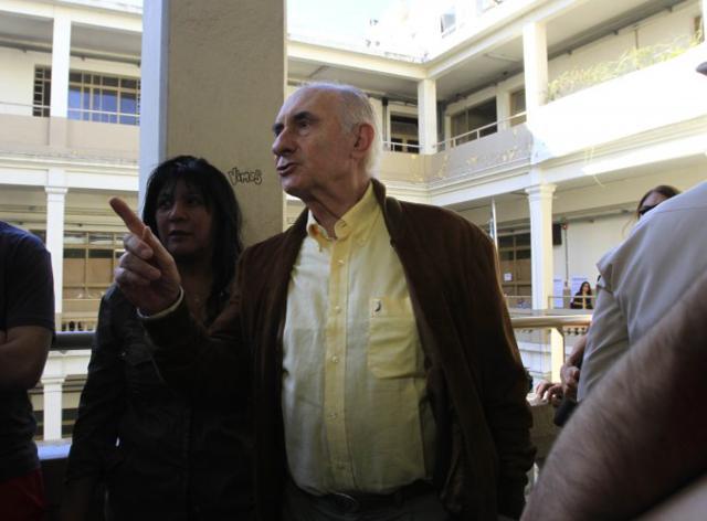 Operaron al ex presidente De la Rúa: está «delicado»