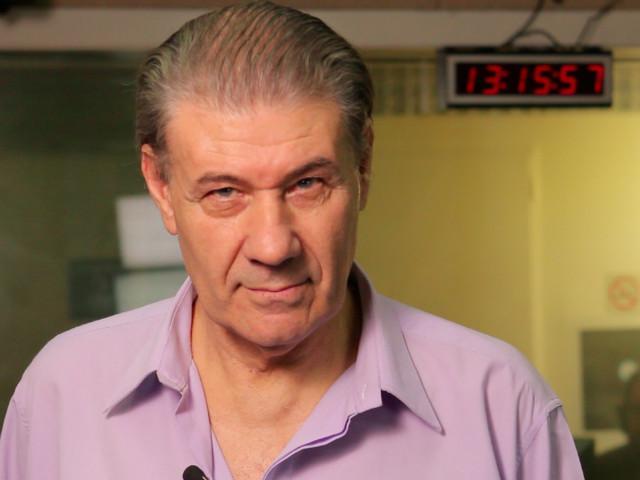 Víctor Hugo seguirá en Radio Nacional