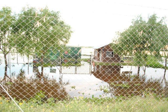 12 personas evacuadas mientras que algunos permanecen en la isla