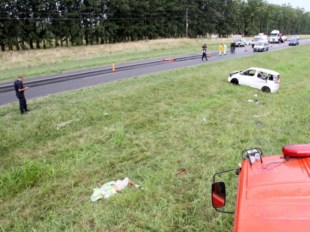 Trágico accidente: Dos personas fallecidas al volcar sobre la Ruta 9
