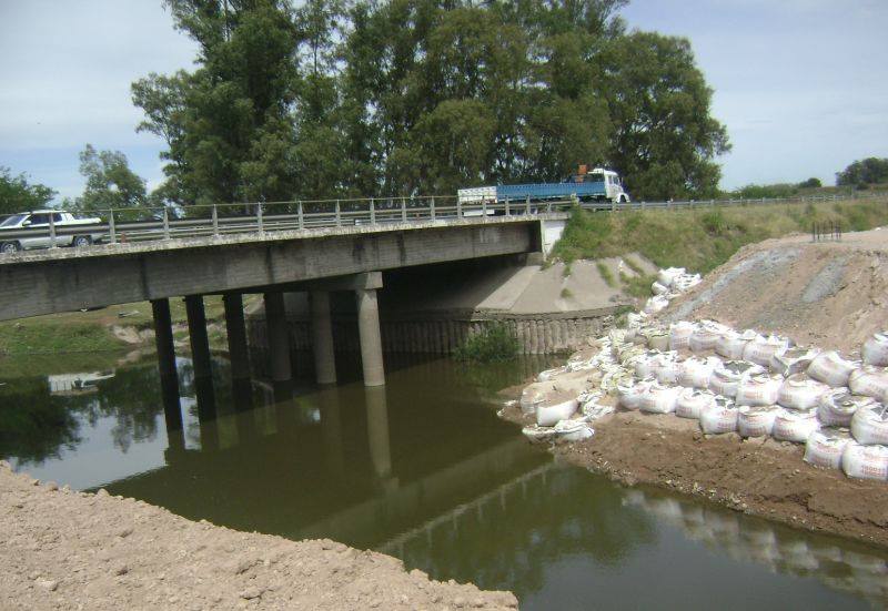 Avanzan tareas de reparación del puente en el Km. 107 de la Ruta 9