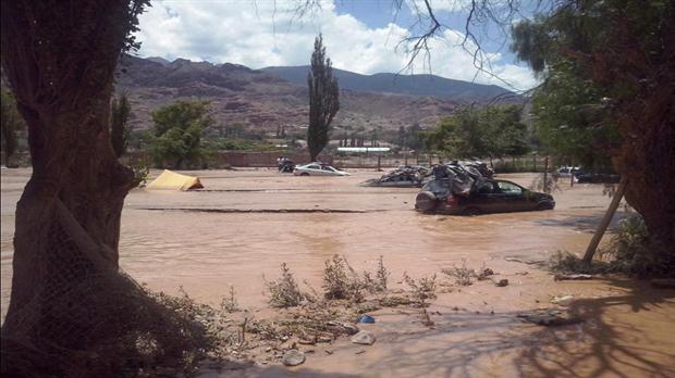 Tilcara: cientos de evacuados por el desborde del río Grande