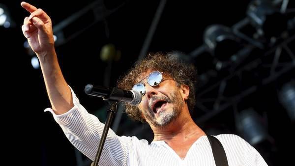 Fito Páez cantó en la “Plaza de los Artistas”