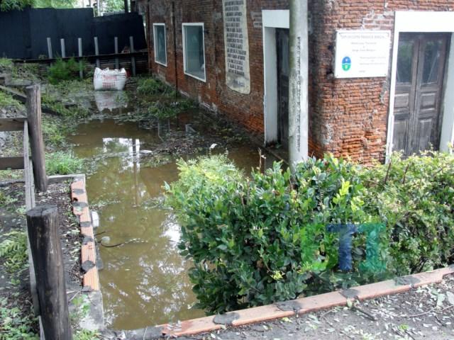 «El Portuario» también sufre la inundación