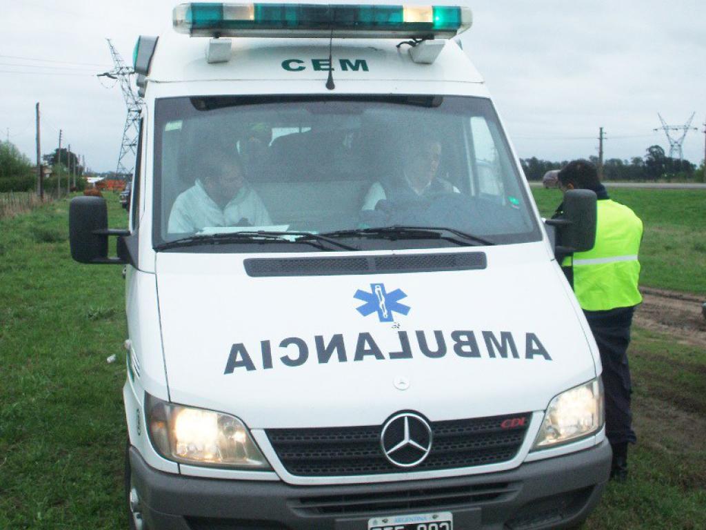 Una mujer resultó herida al volcar con su auto en la ruta 9